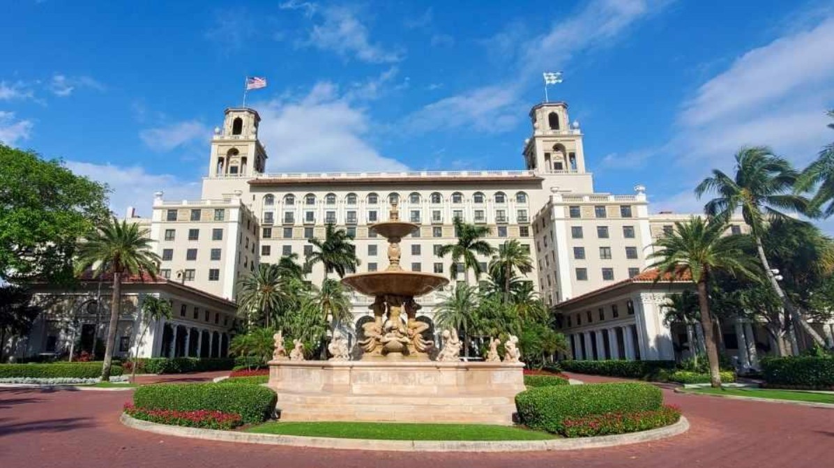 Breakers Resort Entrance