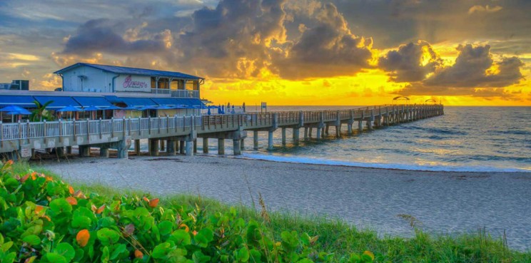 Benny's and Pier